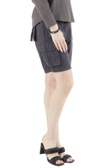Easy Bermuda with zip pockets in Washed Black