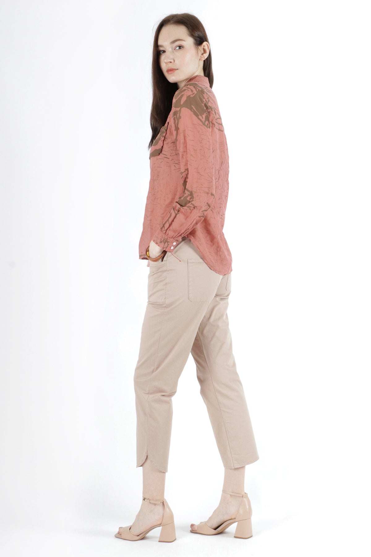 Ankle Slim Pants with patch pockets in Brown