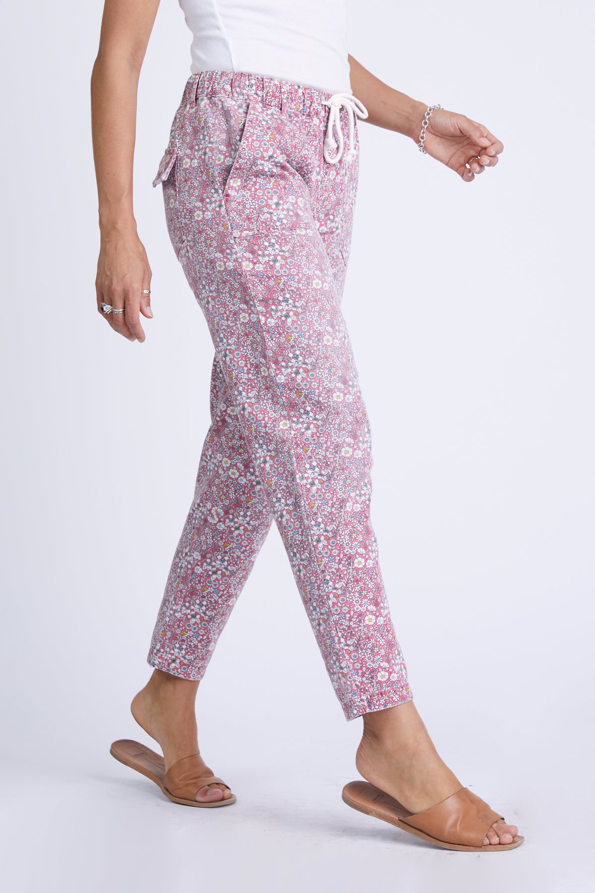 Pants with drawstring in Red Ditsy Flowers