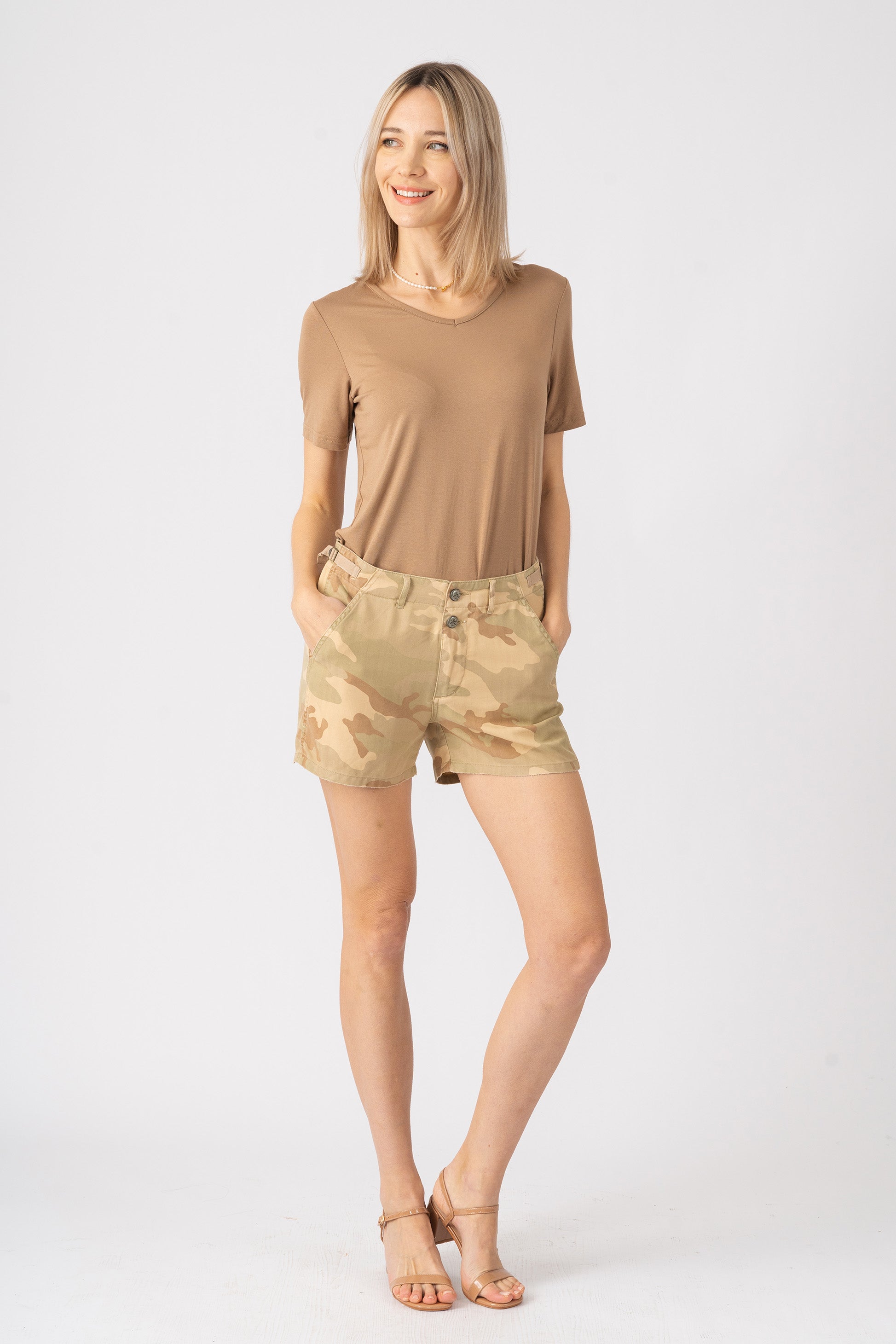 100% Silk casual shorts in Beige Camo