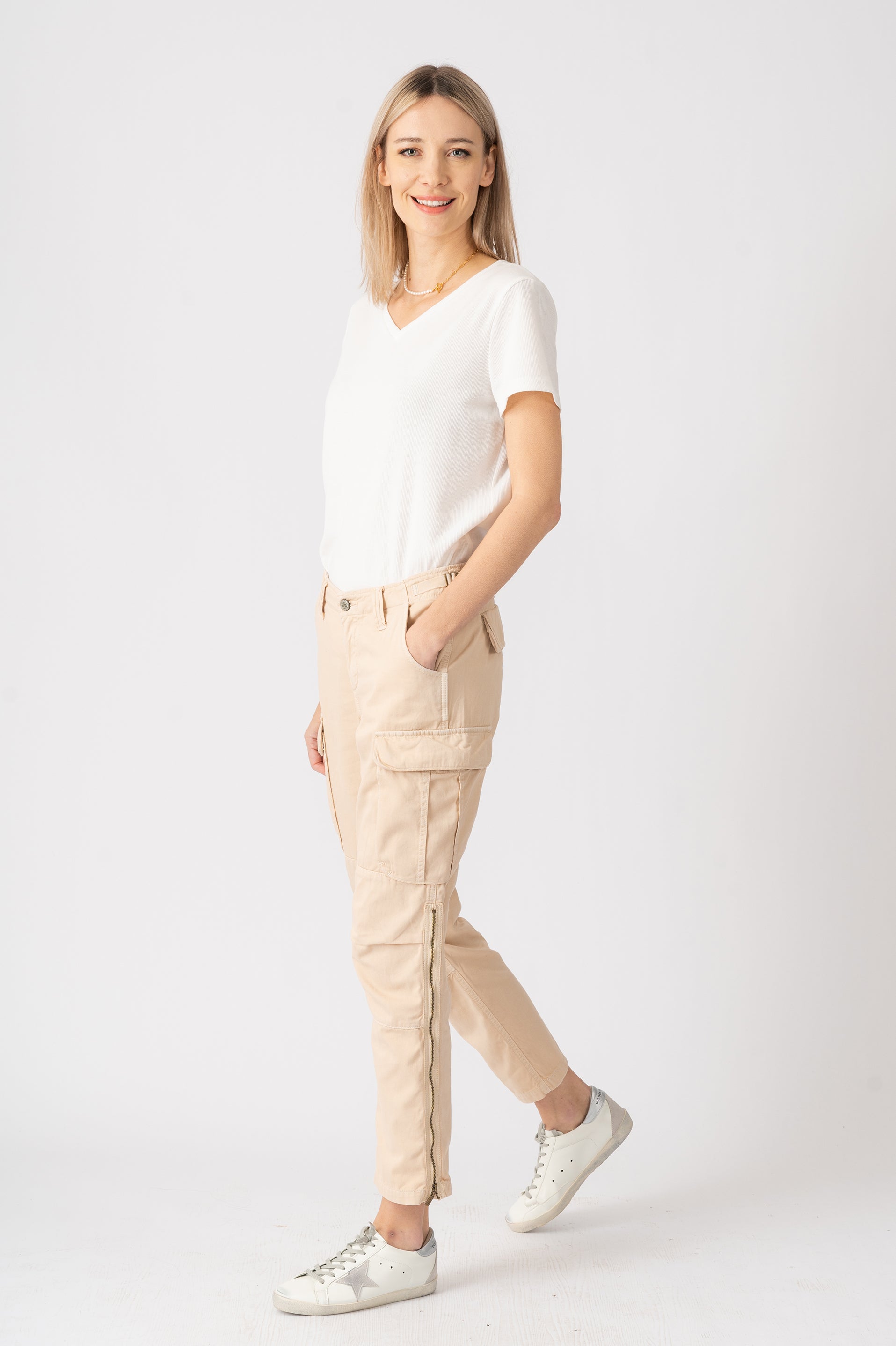 Easy Fit Cargo Pants in Tapioca