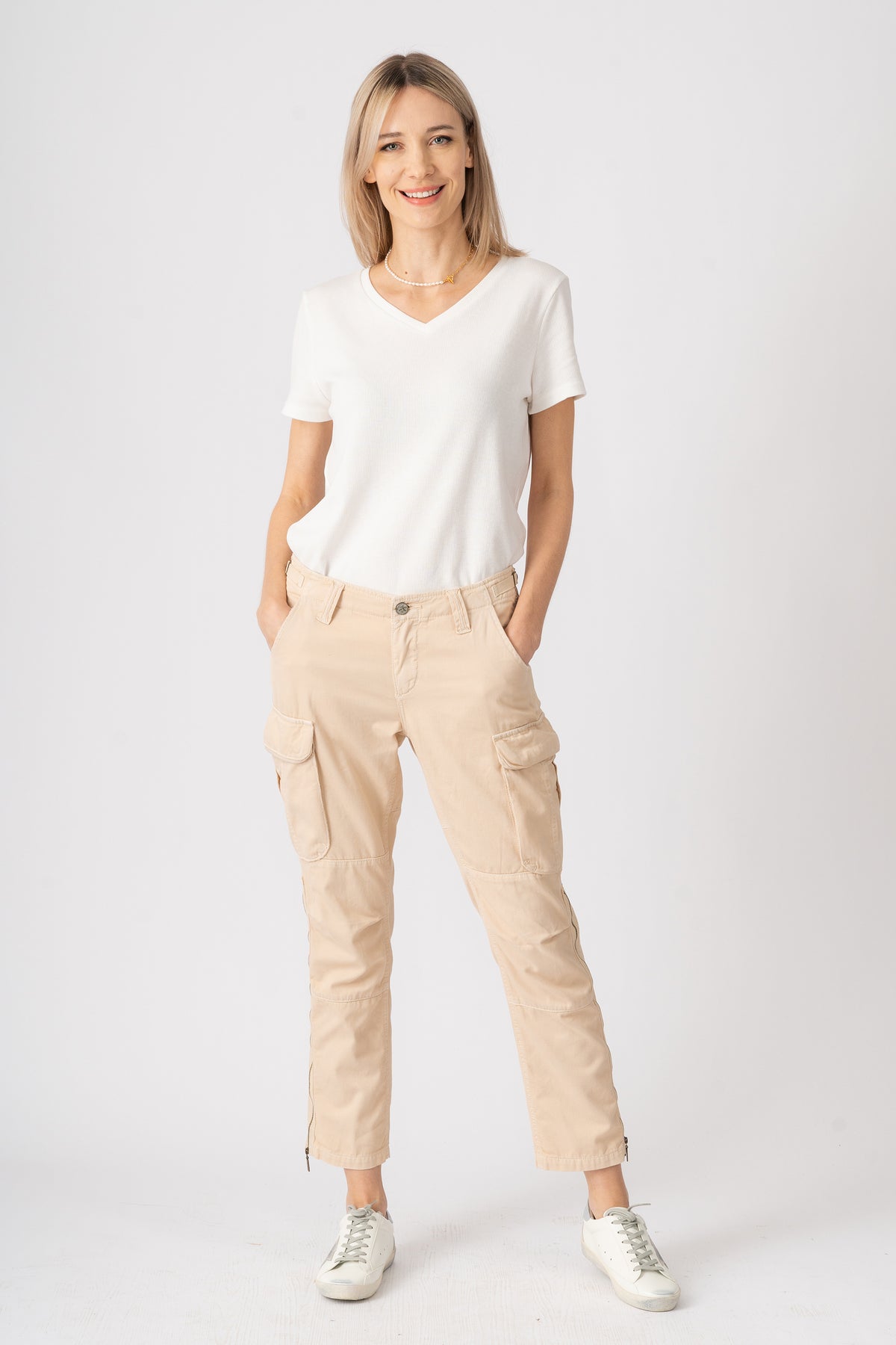 Easy Fit Cargo Pants in Tapioca