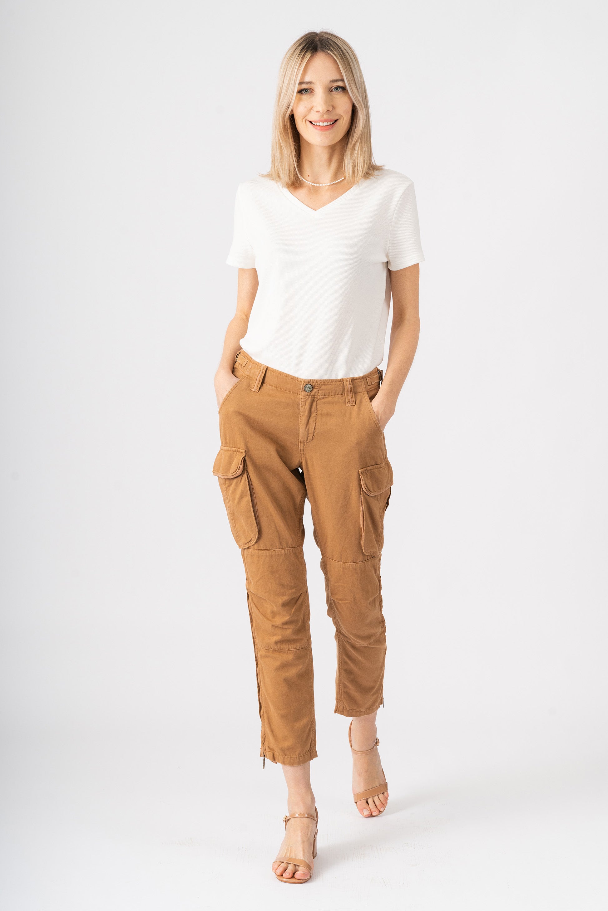 Easy fit cargo pants in Camel