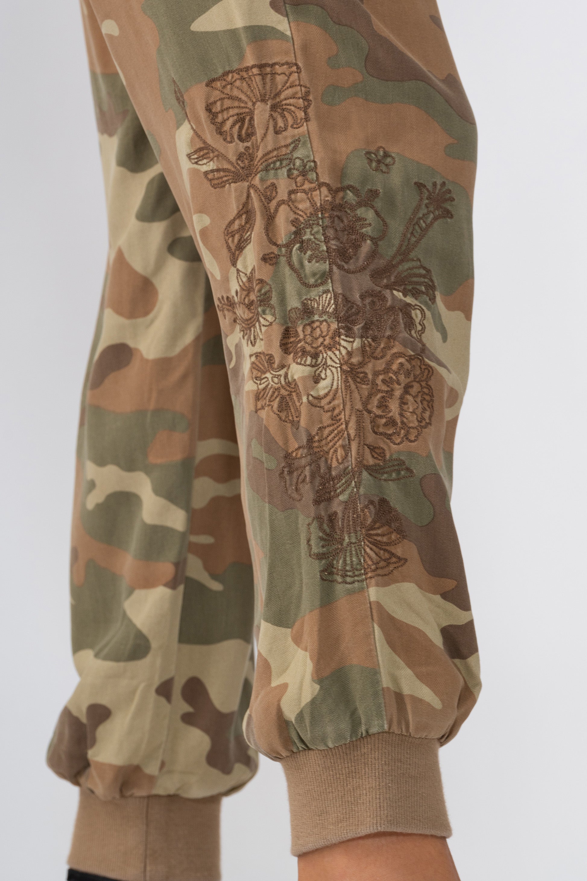 100% Silk Jogger with embroidery in Moss Camo