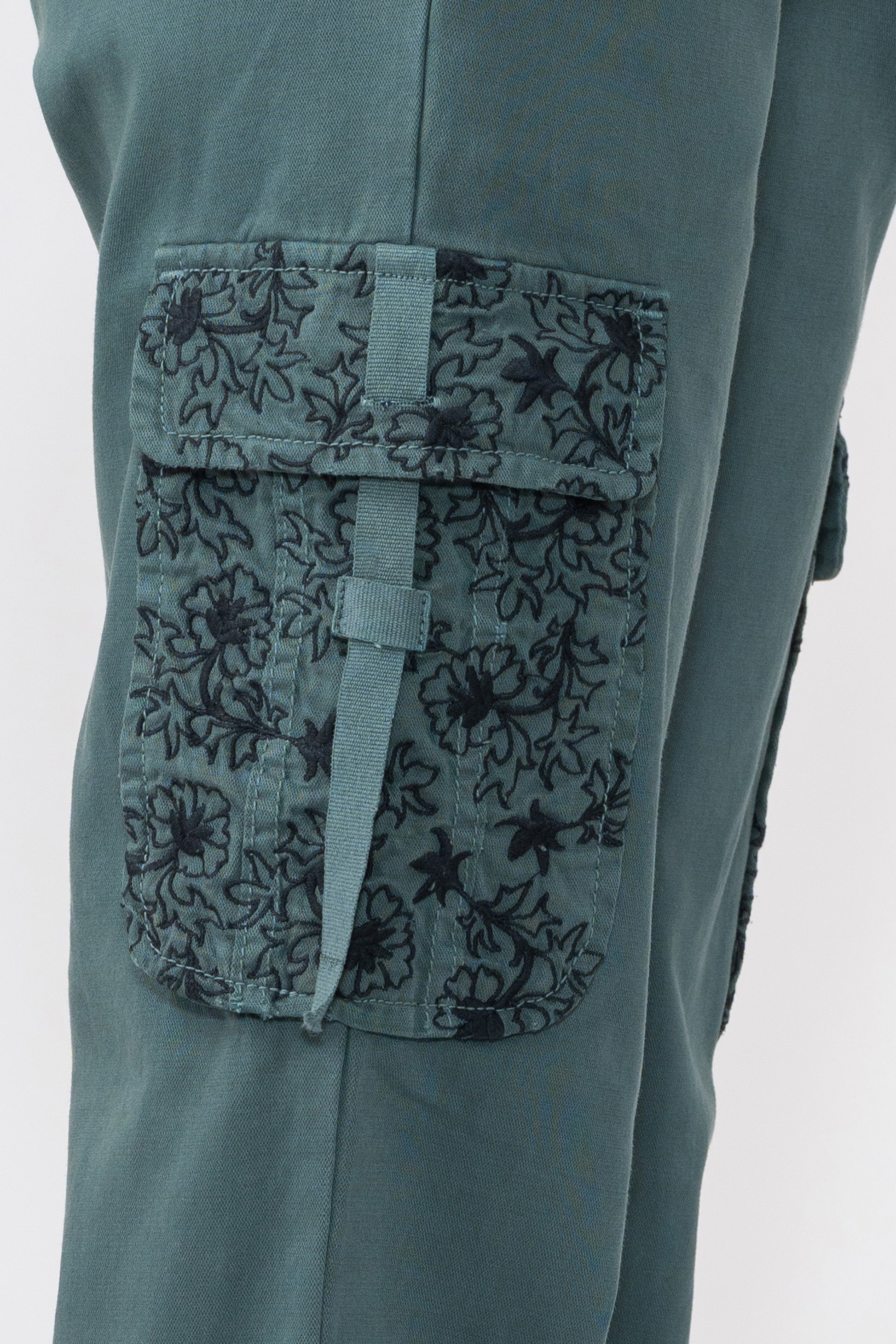 Cargo Jogger with embroidery in Gray Blue