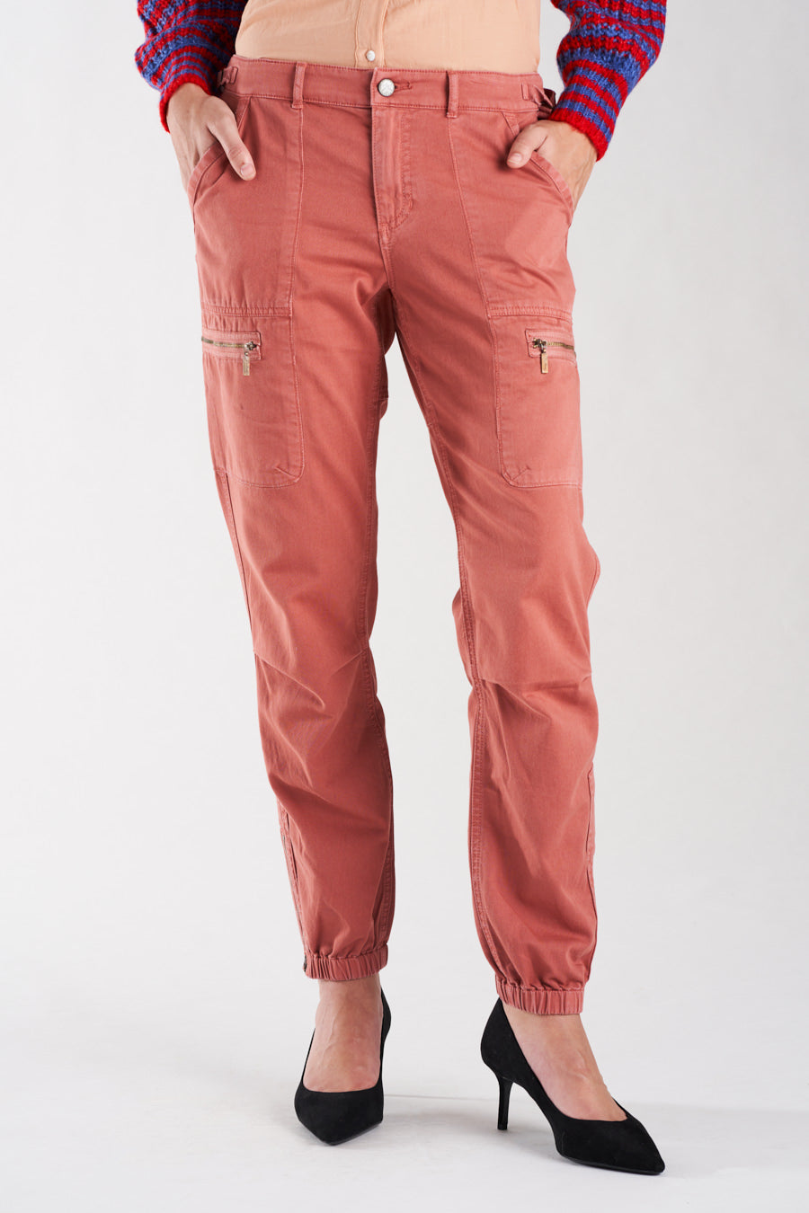 Pants with elastic hem in Rust