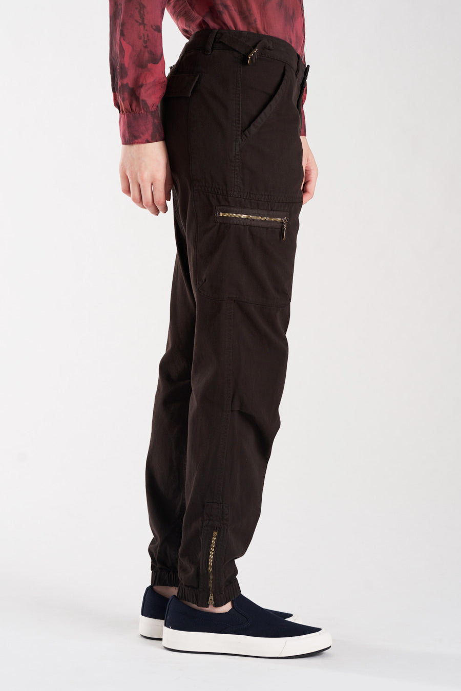 Pants with elastic hem in Licorice
