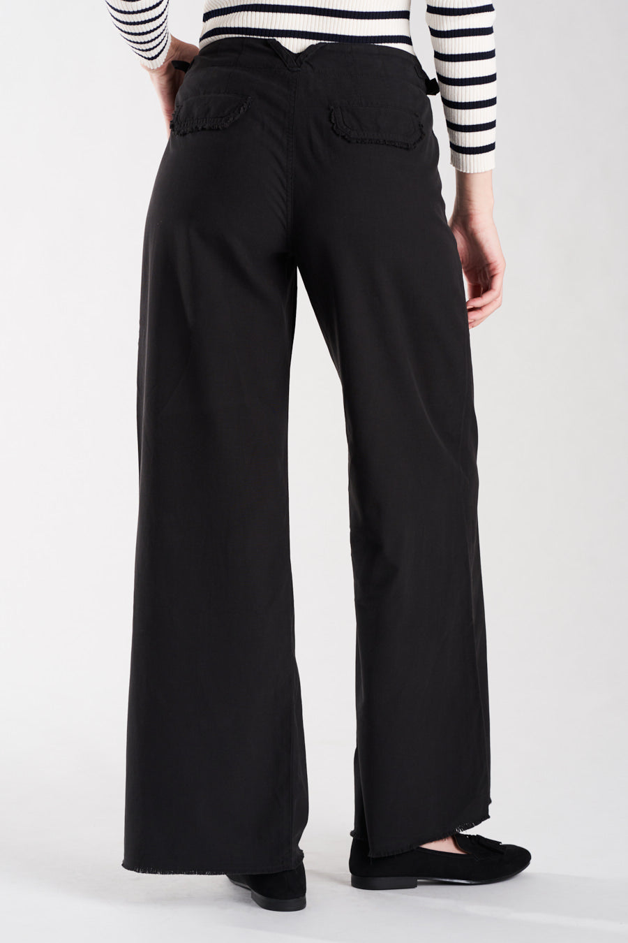 Silk wide leg pants in Caviar