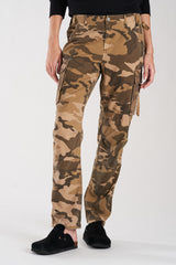 Silk relaxed cargo with embroidery in Sand Camo