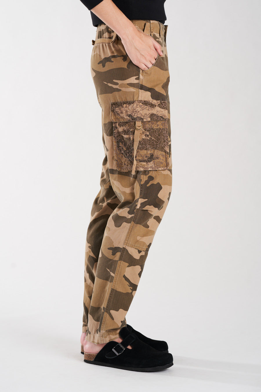 Silk relaxed cargo with embroidery in Sand Camo